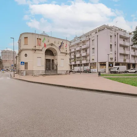 Appartement Casa Falco - 15 Min Dalla Stazione E Dal Centro *
